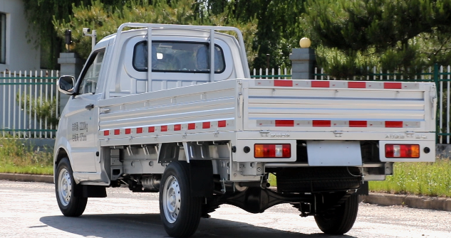 1704435383927783.png 斑马加长版实图后侧面.png